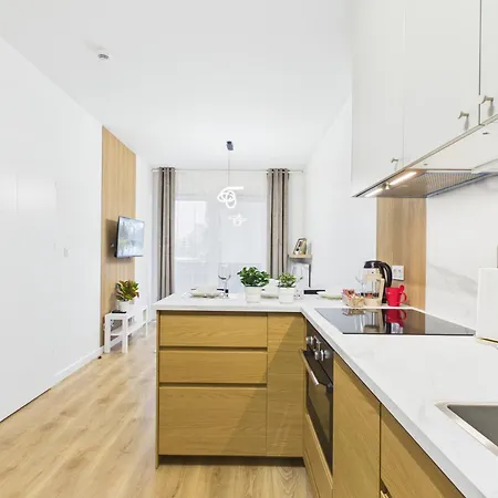 Kierbedzia 4 Superapart Near To Olinek Apartman *